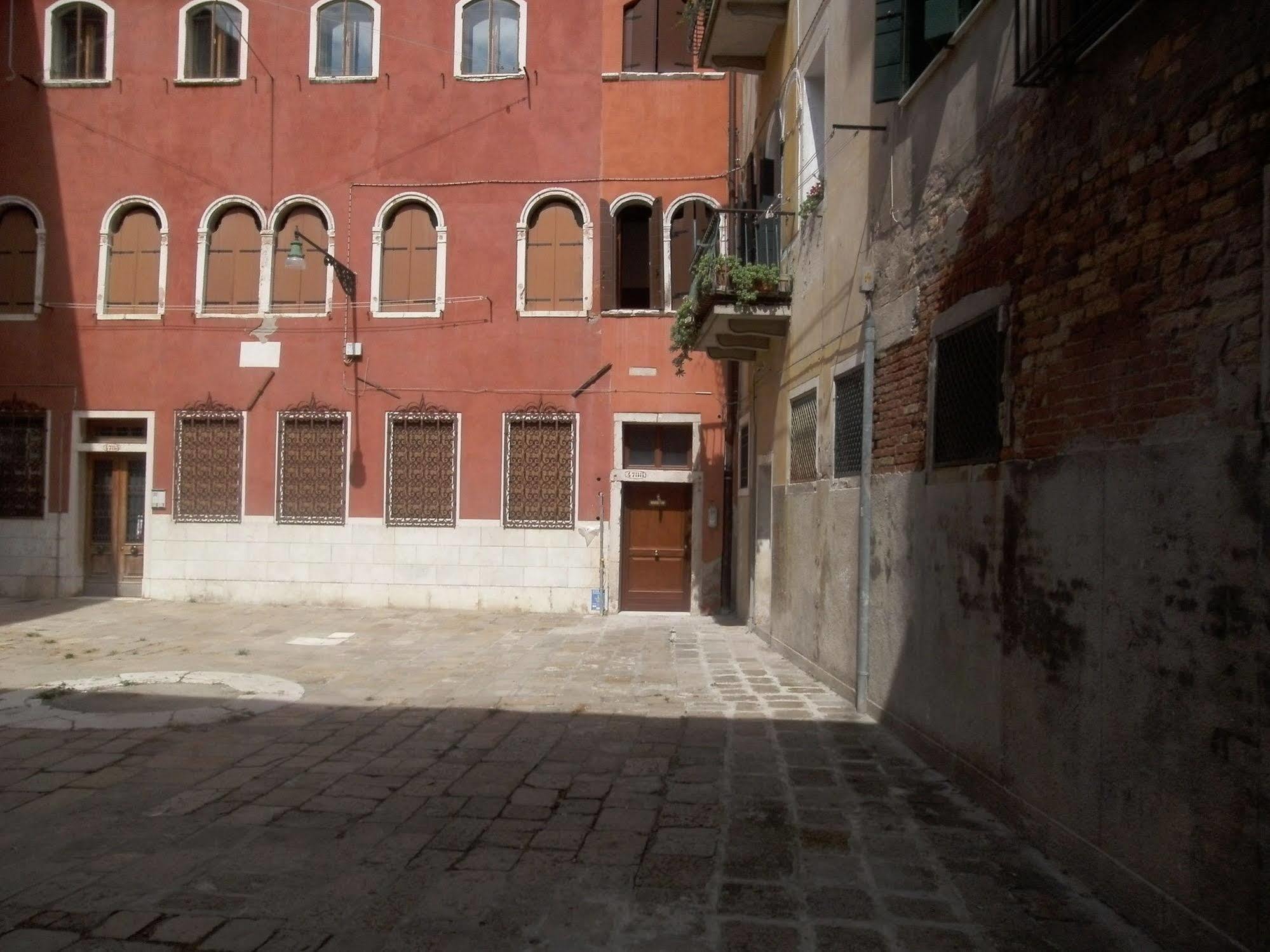 Sweet Venice - Checkin At "Alloggi Ss Giovanni E Paolo" Venedik Dış mekan fotoğraf